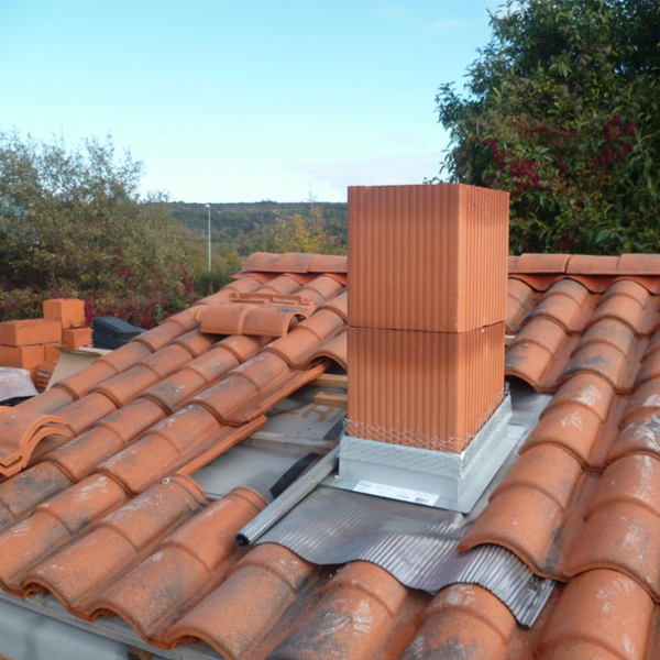 Abergement de boisseau avec bavette en plomb plissé de 1 mm - 30 x 30 cm