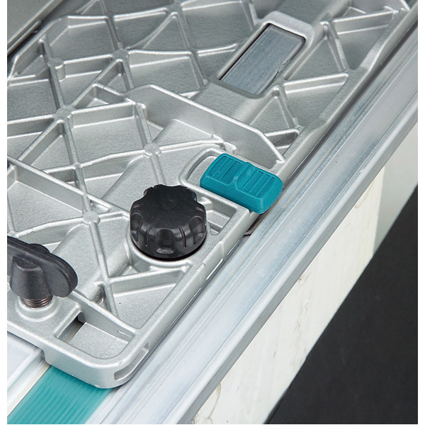 Scie plongeante Makita SP6000J 165 mm 1300W avec coffret MAK-PAC