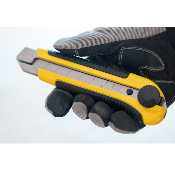 Cutter lame sécable molette blocage Stanley fourni avec 1 lame 25 mm