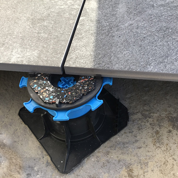 Plot pour terrasse en dalles réglable Cleman Jouplast