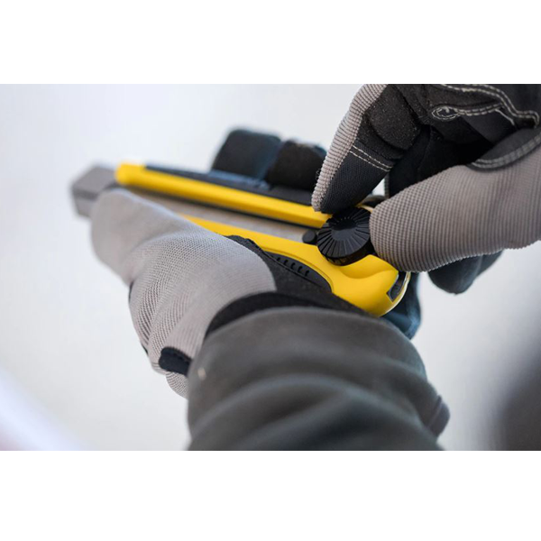 Cutter lame sécable molette blocage Stanley fourni avec 1 lame 25 mm