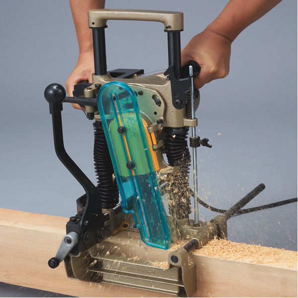 Mortaiseuse à chaîne Makita 7104L 1140W