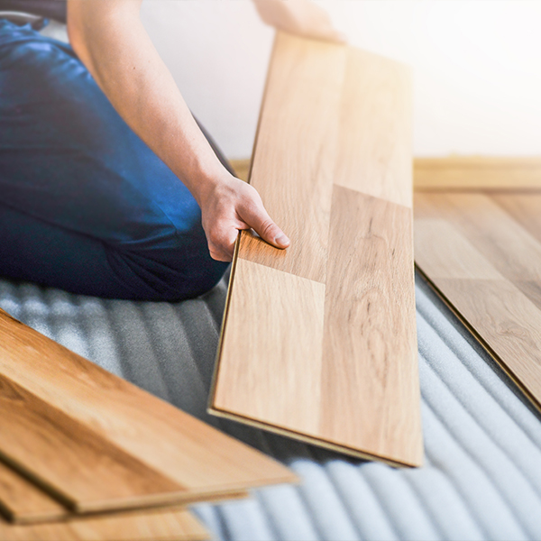 Comment insonoriser un parquet contrecollé ou un sol stratifié