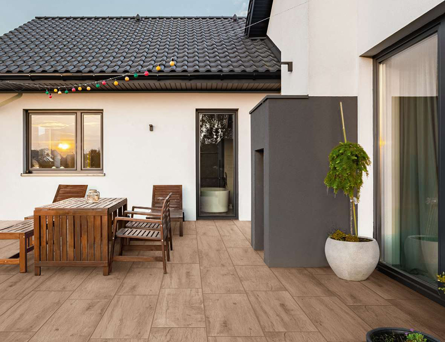 Terrasse en carrelage effet bois