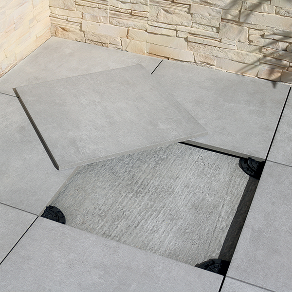Comment poser une terrasse en carrelage sur plots