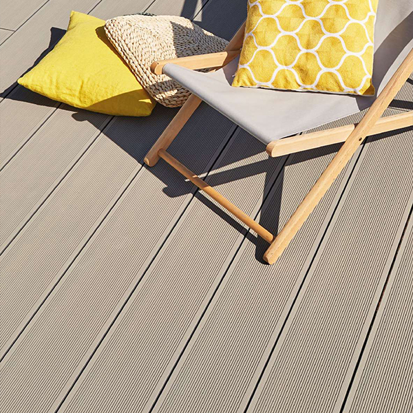 Comment poser une terrasse en composite