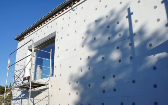 Mur extérieur fixation chavilles